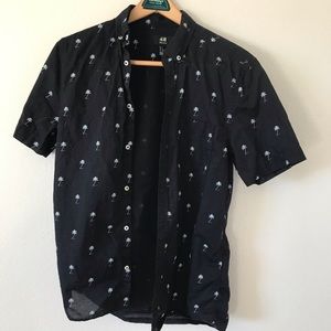 H&M short sleeve button down palm tree shirt